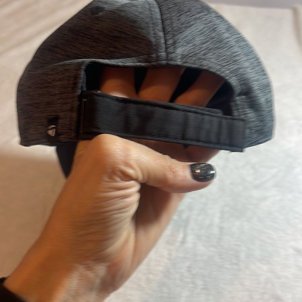 Taylormade hat - Picture 3 of 5